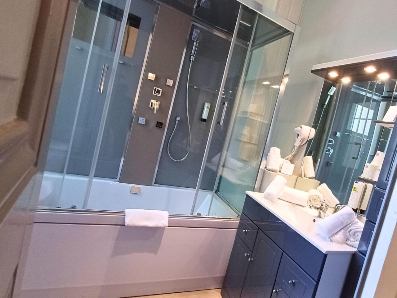 Grand Hotel De Bourbon-Lancy - Spa Et Restaurant - Logis Екстериор снимка