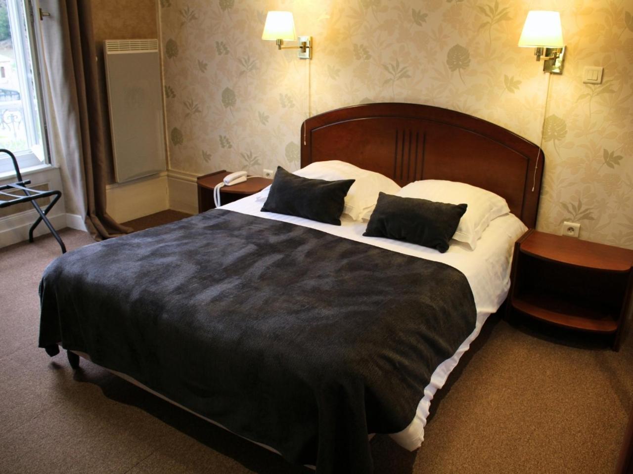 Grand Hotel De Bourbon-Lancy - Spa Et Restaurant - Logis Екстериор снимка